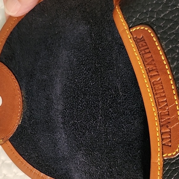 Vintage Mini-Dooney & Bourke Crossbody  Purse 6" W X 4 1/2" H (32) - Picture 7 of 12